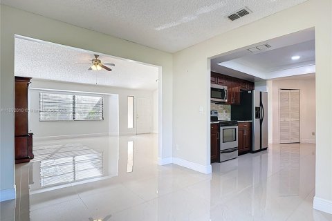 House in Lehigh Acres, Florida 3 bedrooms, 155.43 sq.m. № 1944154 - photo 20