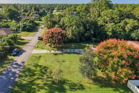 House in Lehigh Acres, Florida 3 bedrooms, 155.43 sq.m. № 1944154 - photo 5