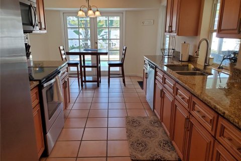 House in Sarasota, Florida 3 bedrooms, 130.71 sq.m. № 2236722 - photo 15