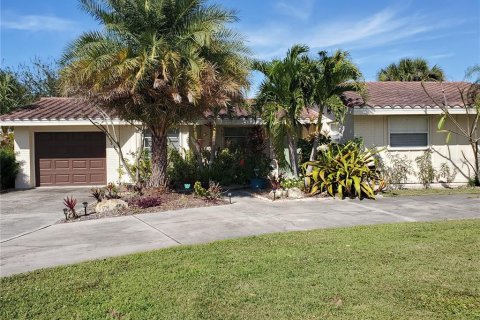 House in Sarasota, Florida 3 bedrooms, 130.71 sq.m. № 2236722