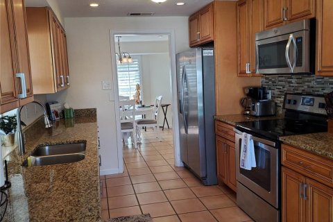 House in Sarasota, Florida 3 bedrooms, 130.71 sq.m. № 2236722 - photo 3