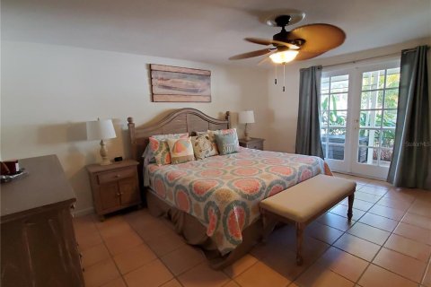 House in Sarasota, Florida 3 bedrooms, 130.71 sq.m. № 2236722 - photo 8