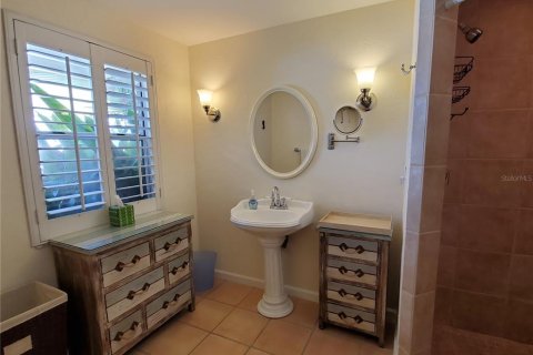 House in Sarasota, Florida 3 bedrooms, 130.71 sq.m. № 2236722 - photo 9