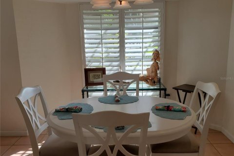 House in Sarasota, Florida 3 bedrooms, 130.71 sq.m. № 2236722 - photo 4