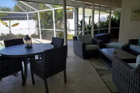 House in Sarasota, Florida 3 bedrooms, 130.71 sq.m. № 2236722 - photo 14