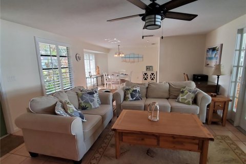 House in Sarasota, Florida 3 bedrooms, 130.71 sq.m. № 2236722 - photo 12