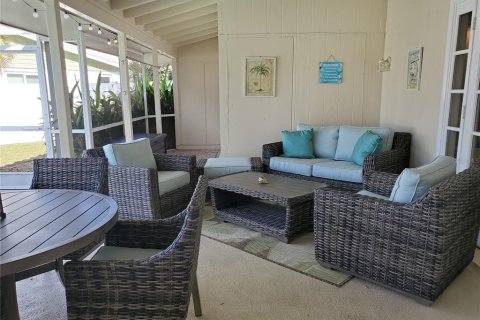 House in Sarasota, Florida 3 bedrooms, 130.71 sq.m. № 2236722 - photo 13