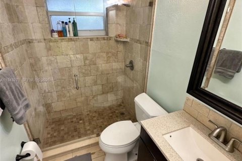 Villa ou maison à louer à Hollywood, Floride: 2 chambres, 65.03 m2 № 1999624 - photo 8