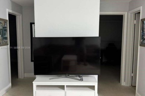 Villa ou maison à louer à Hollywood, Floride: 2 chambres, 65.03 m2 № 1999624 - photo 7