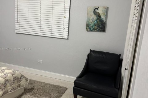 Villa ou maison à louer à Hollywood, Floride: 2 chambres, 65.03 m2 № 1999624 - photo 5