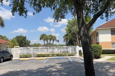 Copropriété à vendre à Plantation, Floride: 2 chambres, 101.91 m2 № 2146720 - photo 19