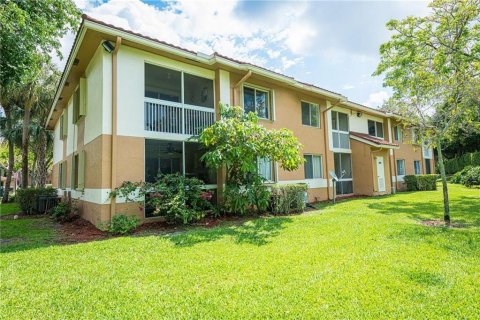 Copropriété à vendre à Plantation, Floride: 2 chambres, 101.91 m2 № 2146720 - photo 2