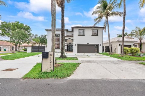 House in Miami Lakes, Florida 4 bedrooms, 224.36 sq.m. № 2078769