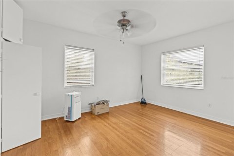 House in Saint Petersburg, Florida 3 bedrooms, 197.6 sq.m. № 1750764 - photo 8