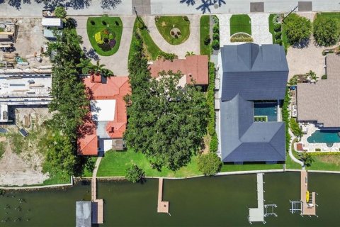 House in Saint Petersburg, Florida 3 bedrooms, 197.6 sq.m. № 1750764 - photo 25