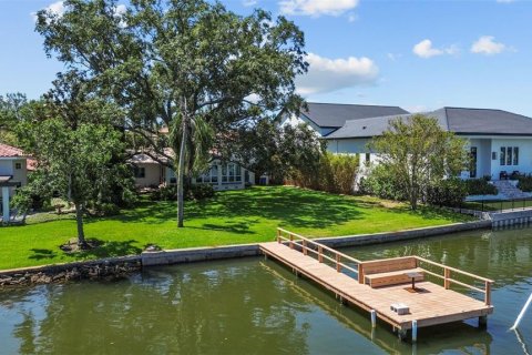 House in Saint Petersburg, Florida 3 bedrooms, 197.6 sq.m. № 1750764 - photo 17