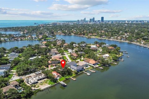 House in Saint Petersburg, Florida 3 bedrooms, 197.6 sq.m. № 1750764 - photo 19