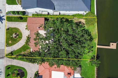 House in Saint Petersburg, Florida 3 bedrooms, 197.6 sq.m. № 1750764 - photo 4