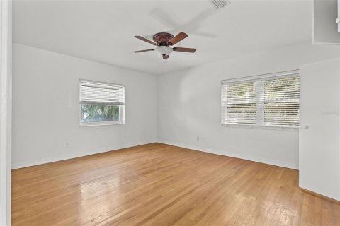 House in Saint Petersburg, Florida 3 bedrooms, 197.6 sq.m. № 1750764 - photo 9