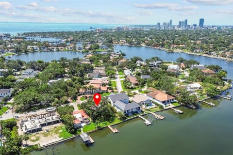 House in Saint Petersburg, Florida 3 bedrooms, 197.6 sq.m. № 1750764 - photo 23