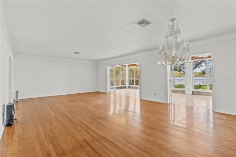 House in Saint Petersburg, Florida 3 bedrooms, 197.6 sq.m. № 1750764 - photo 6