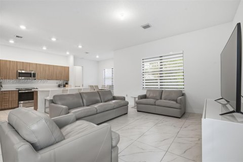 Casa en venta en Miramar, Florida, 5 dormitorios, 314.1 m2 № 2040243 - foto 11