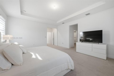 Casa en venta en Miramar, Florida, 5 dormitorios, 314.1 m2 № 2040243 - foto 17