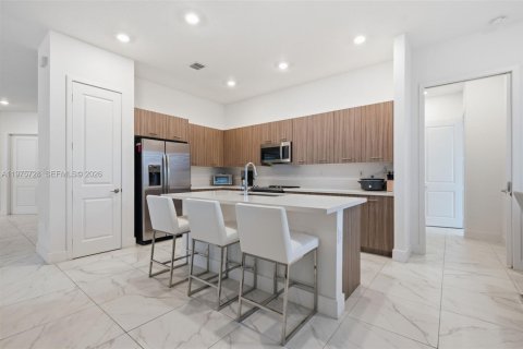 Casa en venta en Miramar, Florida, 5 dormitorios, 314.1 m2 № 2040243 - foto 12