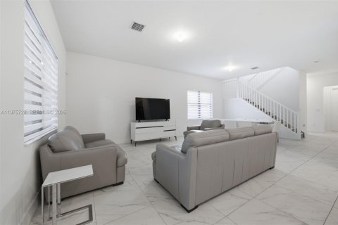 Casa en venta en Miramar, Florida, 5 dormitorios, 314.1 m2 № 2040243 - foto 10