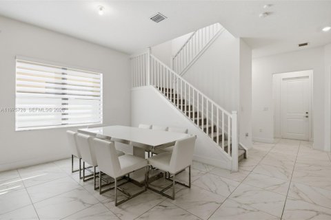 Casa en venta en Miramar, Florida, 5 dormitorios, 314.1 m2 № 2040243 - foto 8