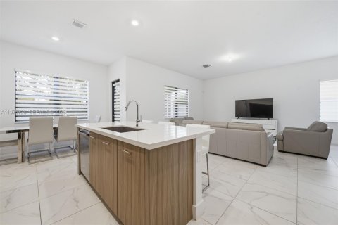 Casa en venta en Miramar, Florida, 5 dormitorios, 314.1 m2 № 2040243 - foto 13