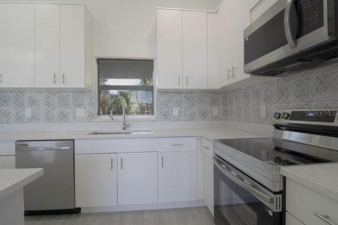Villa ou maison à vendre à Port Charlotte, Floride: 4 chambres, 167.5 m2 № 2437286 - photo 8