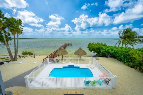 House in Marathon, Florida 4 bedrooms, 299.33 sq.m. № 1860933 - photo 2