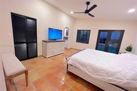House in Miami, Florida 3 bedrooms, 210.42 sq.m. № 1978513 - photo 22