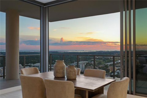 Condo in Saint Petersburg, Florida, 3 bedrooms № 2393672 - photo 12