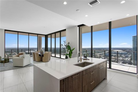 Condo in Saint Petersburg, Florida, 3 bedrooms № 2393672 - photo 13