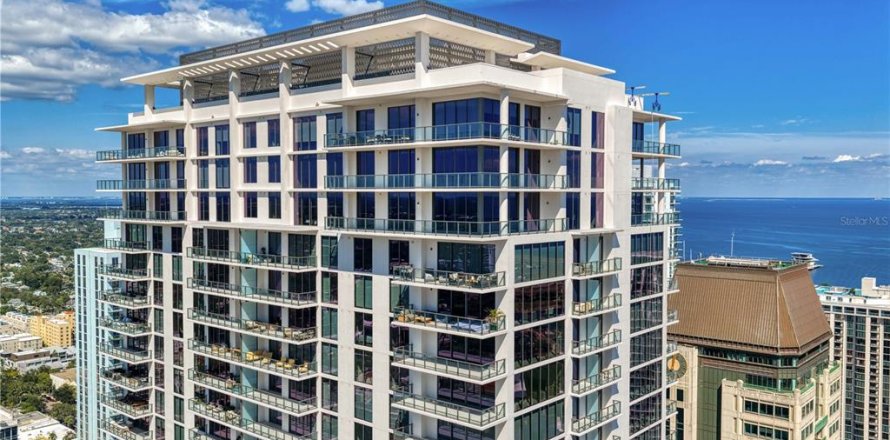 Condo in Saint Petersburg, Florida, 3 bedrooms № 2393672