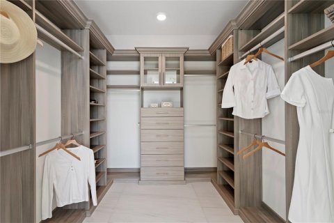 Condo in Saint Petersburg, Florida, 3 bedrooms № 2393672 - photo 24