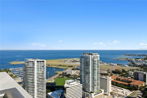 Condo in Saint Petersburg, Florida, 3 bedrooms № 2393672 - photo 6