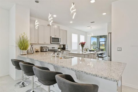 House in Kissimmee, Florida 4 bedrooms, 196.95 sq.m. № 1572449 - photo 7