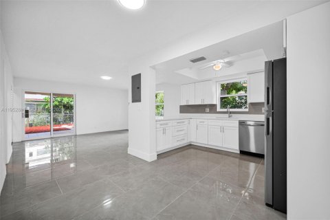 Купить таунхаус в Норт-Лодердейл, Флорида 4 спальни, 150.5м2, № 2007722 - фото 4