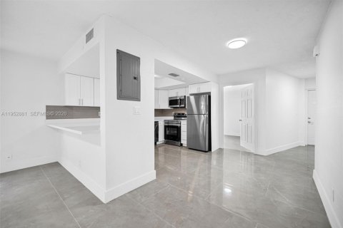 Купить таунхаус в Норт-Лодердейл, Флорида 4 спальни, 150.5м2, № 2007722 - фото 11