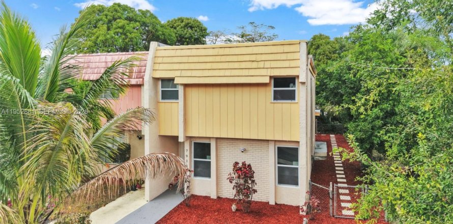 Таунхаус в Норт-Лодердейл, Флорида 4 спальни, 150.5м2 № 2007722