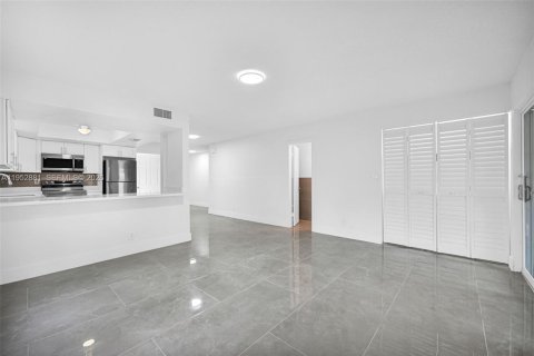 Купить таунхаус в Норт-Лодердейл, Флорида 4 спальни, 150.5м2, № 2007722 - фото 13