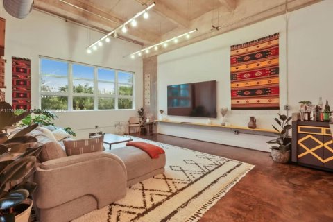 Condo in Miami, Florida, 1 bedroom  № 1705509 - photo 7