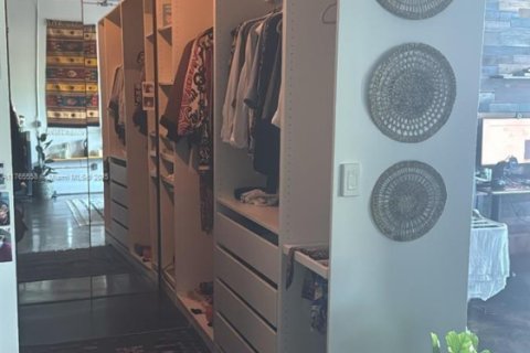 Condo in Miami, Florida, 1 bedroom  № 1705509 - photo 14