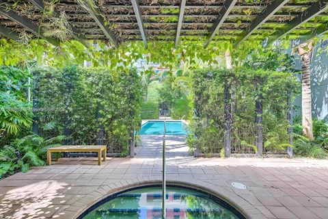 Condo in Miami, Florida, 1 bedroom  № 1705509 - photo 25