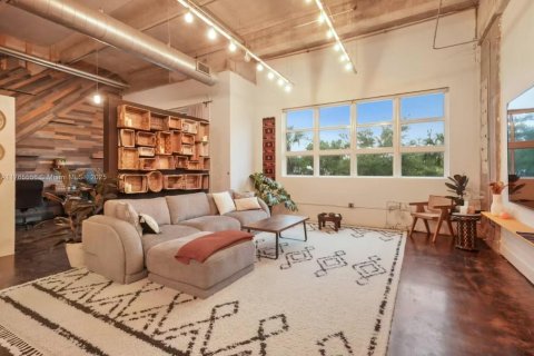 Condo in Miami, Florida, 1 bedroom  № 1705509 - photo 5