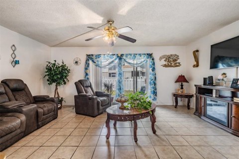 Condo in Tampa, Florida, 3 bedrooms № 2215048 - photo 12
