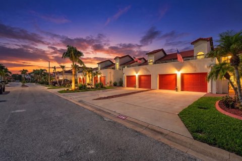 Townhouse in Merrit Island, Florida 3 bedrooms, 234.95 sq.m. № 2413419 - photo 3